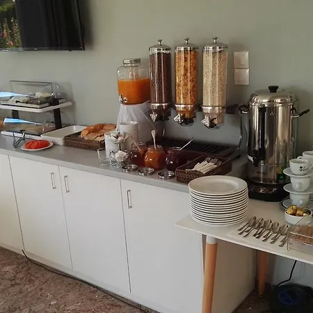 Finikas Hotel *